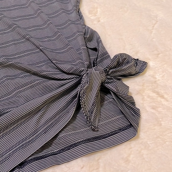 Athleta Side Tie Athletic Top Size XS - Picture 2 of 9